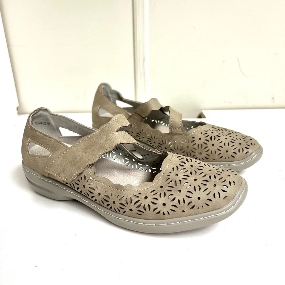 NEW PATRIZIA Trudy Light Taupe Womens Mary Jane Shoes stencil cut out boho 7M